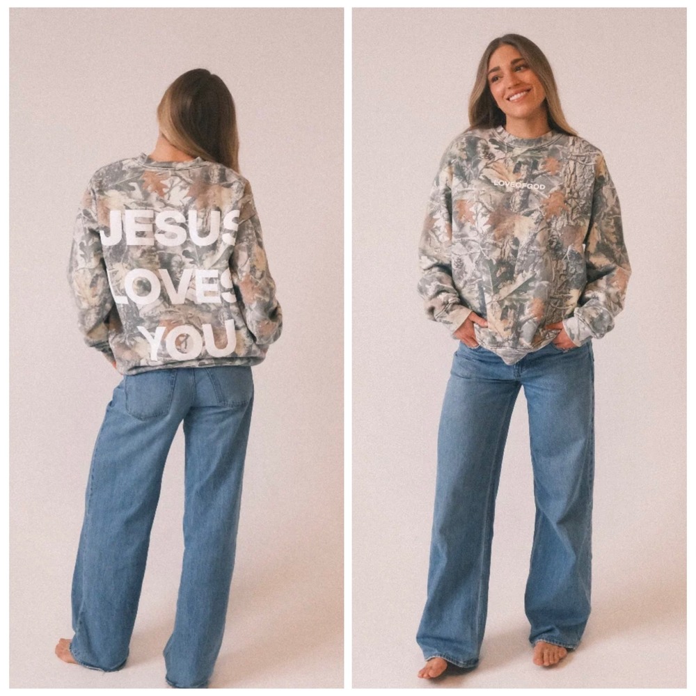 TENA LOVE OF GOD JLY Crewneck Sweatshirt Branch Camo Jesus Loves You M Women (L)